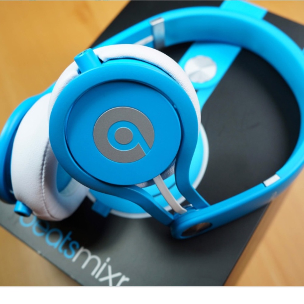 Beats Mixr by dre!! 🎶MAKE OFFERS